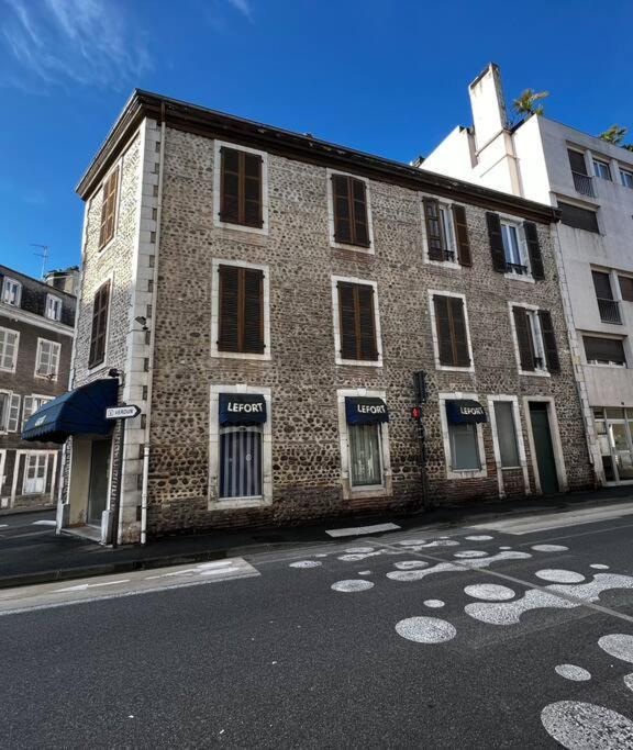 Les Suites Paloises - Appt. 5 : Henri IV Pau Exterior photo